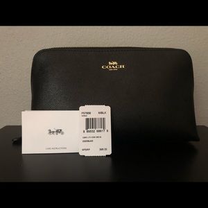 NWT Coach Black Cosmetic Case 22 / Bag / Pouch